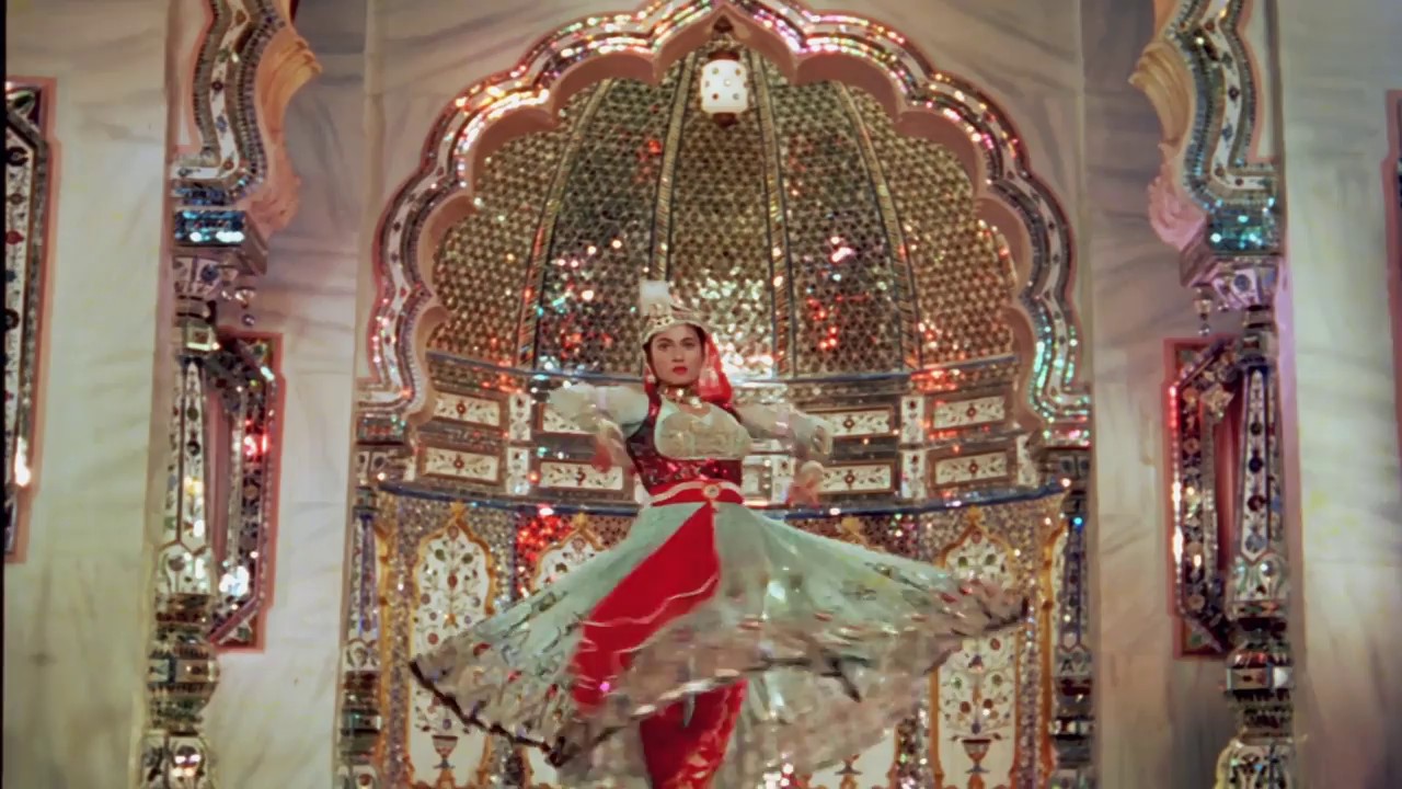 Mughal-e-Azam (1960) Coloured WEBRip Hindi 720p x264 AVC HE-AAC 2.0 ESub.mkv.0002